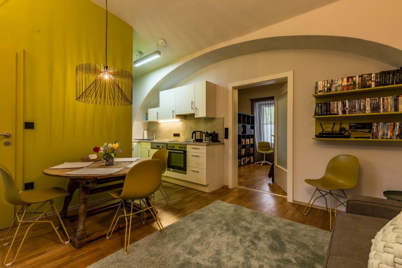 Yellow Flat By Grazrentals With Best Location & Free Parking 외부 사진