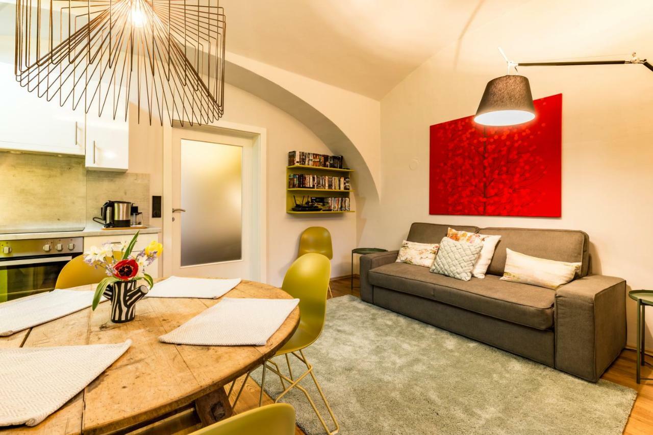 Yellow Flat By Grazrentals With Best Location & Free Parking 외부 사진
